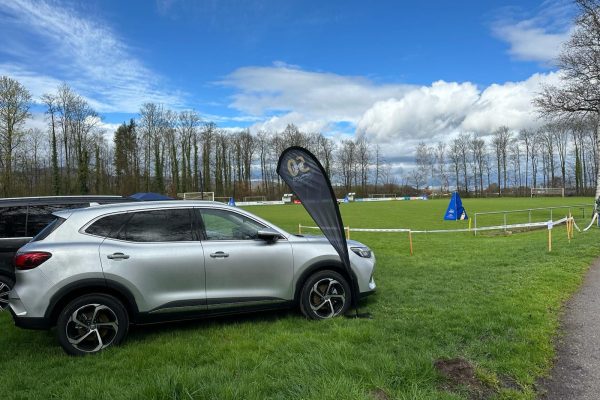 Auto Fußballfeld